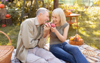 How to Eat Comfortably With New Dentures